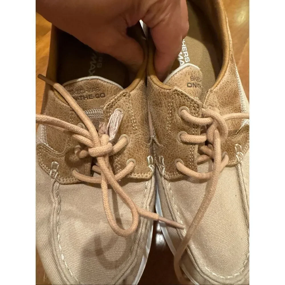 Woman’s well loved Skechers size 10